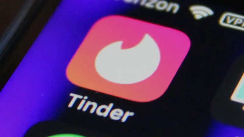 Tinder 用 AI 分析你的相册:是精准匹配,还是隐私让步?